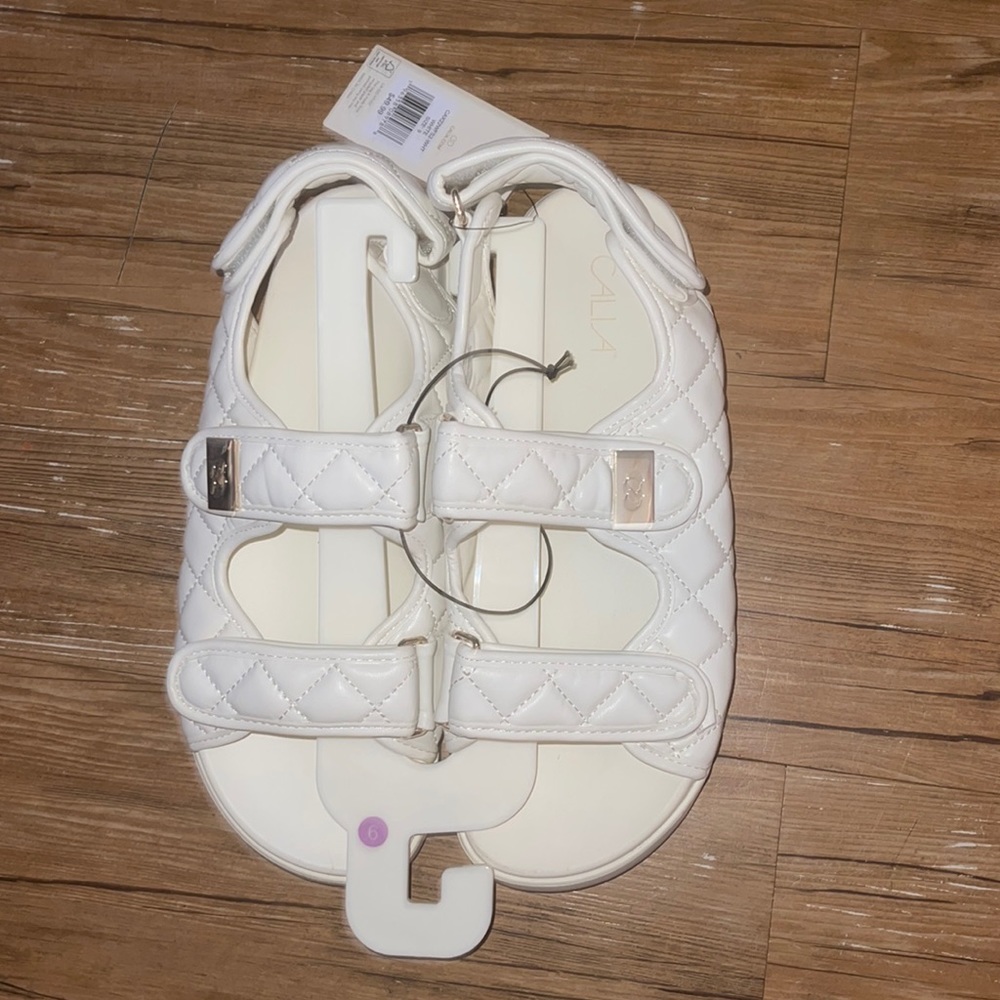 Women’s comfy sandals size 9